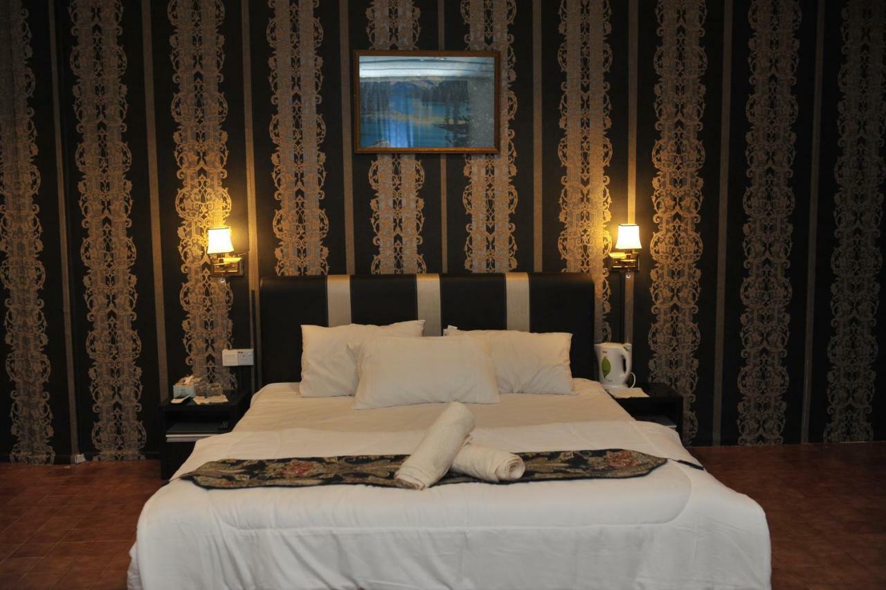 Green Town Hotel & Resort 波德申 外观 照片